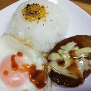 レトルトチキンハンバーグでズボラロコモコ丼♡